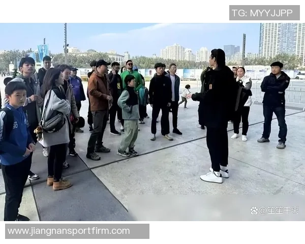 国安俱乐部邀请援鄂医疗队医护人员共赏赛季收官之战在工体欢庆