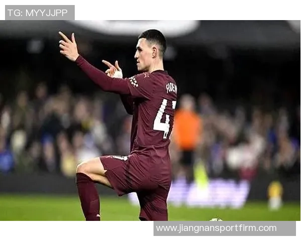 福登与19岁小将格雷合影庆祝晋级半决赛恭喜他首次亮相表现出色